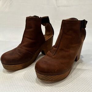 Genuine leather clogs.